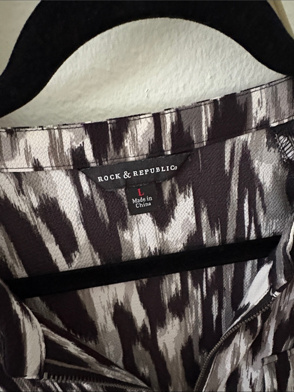 Rock & Republic Black and White Abstract Print Button-Down Shirt - Picture 2 of 5